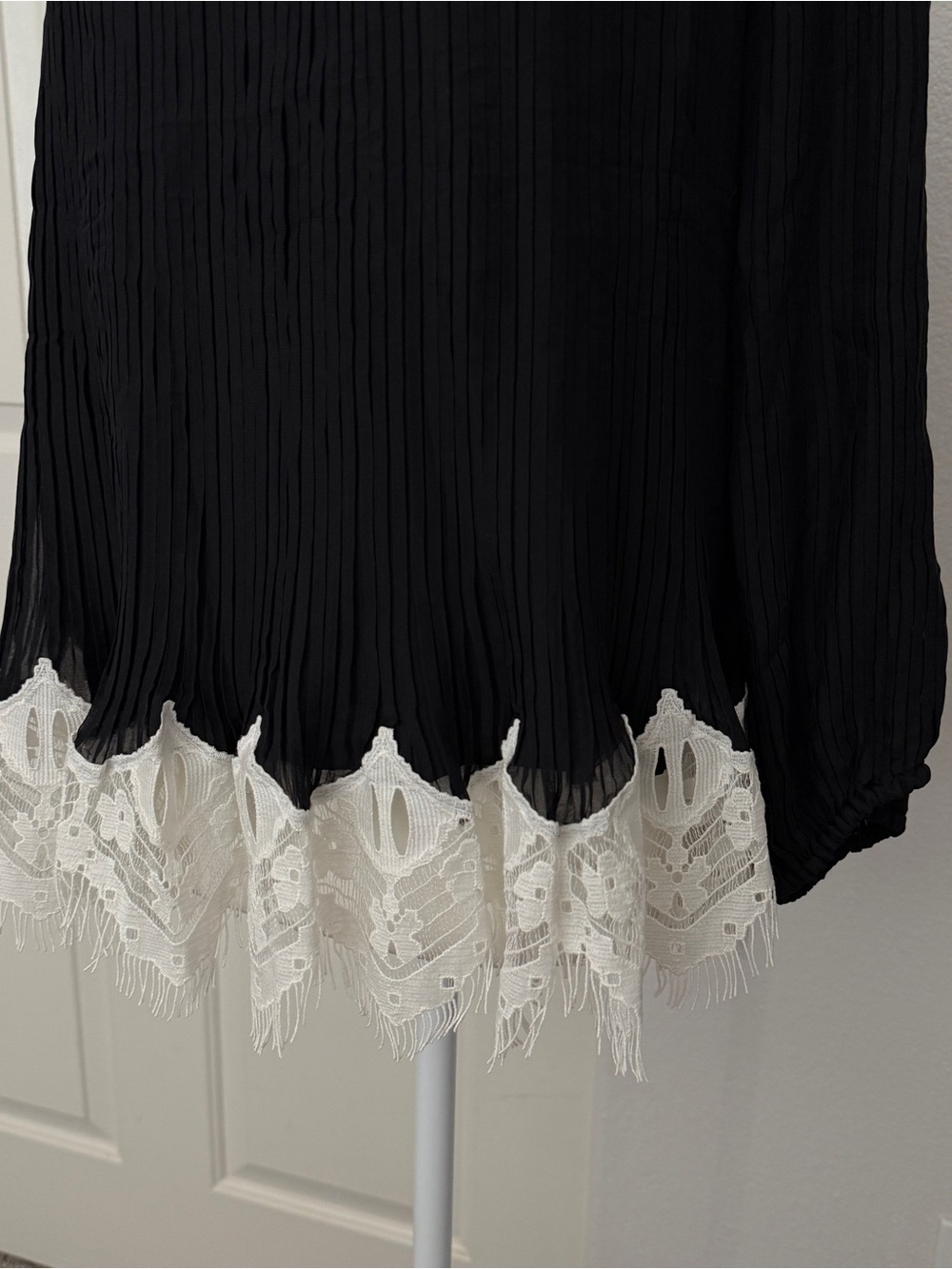 NWT Chloé Black Pleated Blouse with White Lace Hem | Boho Chic | Long Sleeve - Picture 3 of 6